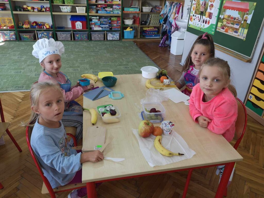 Owocowe śniadanko "zerówkowiczów".