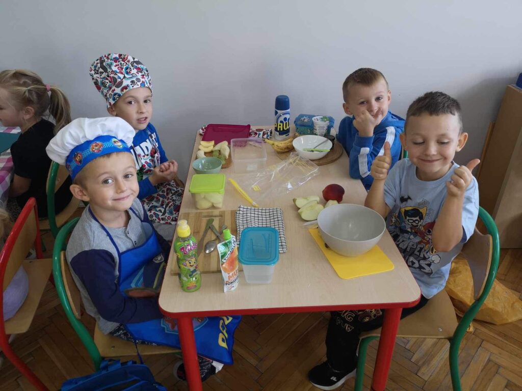 Owocowe śniadanko "zerówkowiczów".