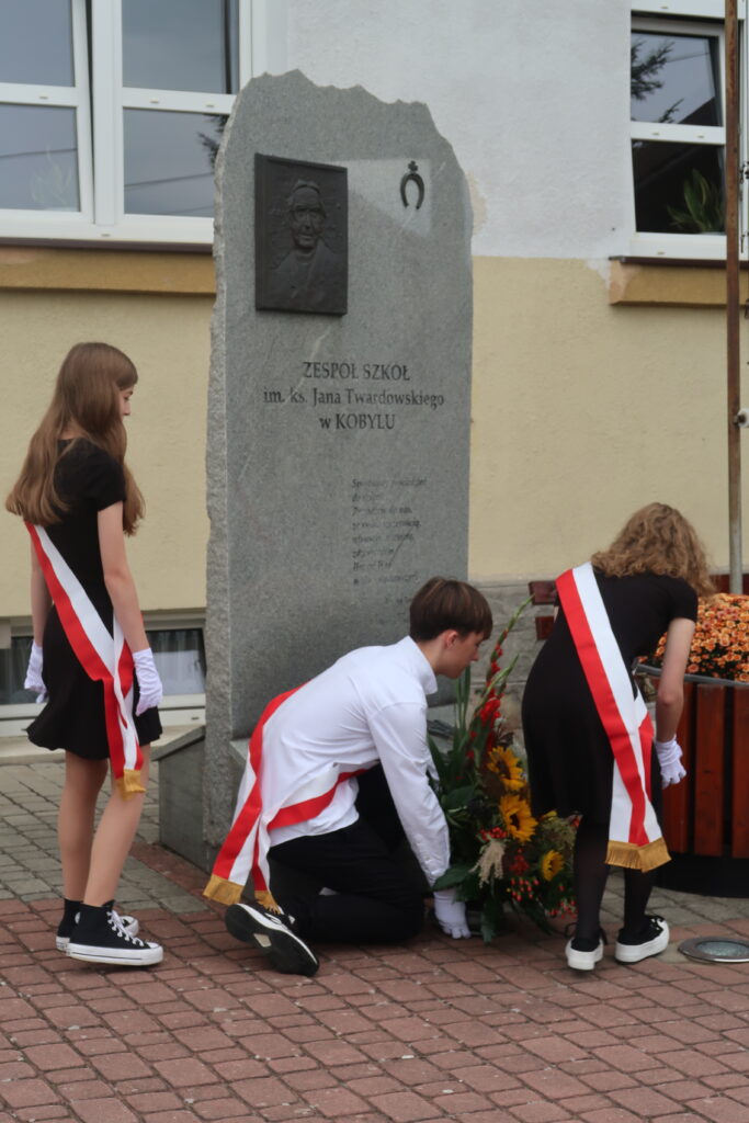 Pomnik patrona szkoły
